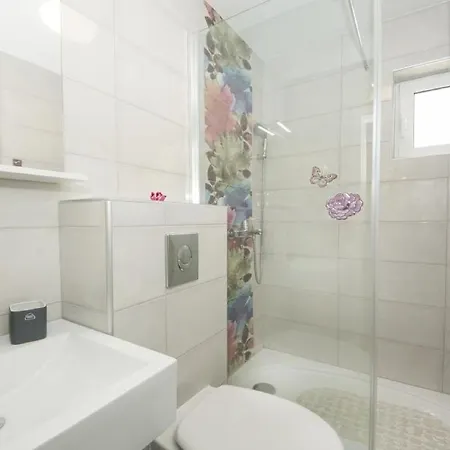 Angela - Two Bedroom With Terrace And Sea View Snje Na Apartamento Baška Voda