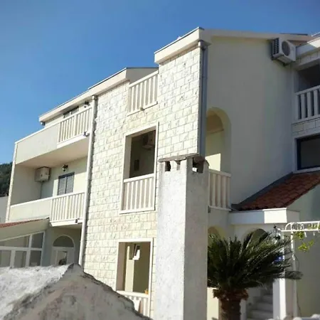 Angela - Two Bedroom With Terrace And Sea View Snje Na * Baška Voda
